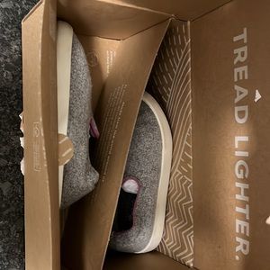 AllBird: Smallbirds wool Loungers-Big kid. Light gray with Blizzard Sole